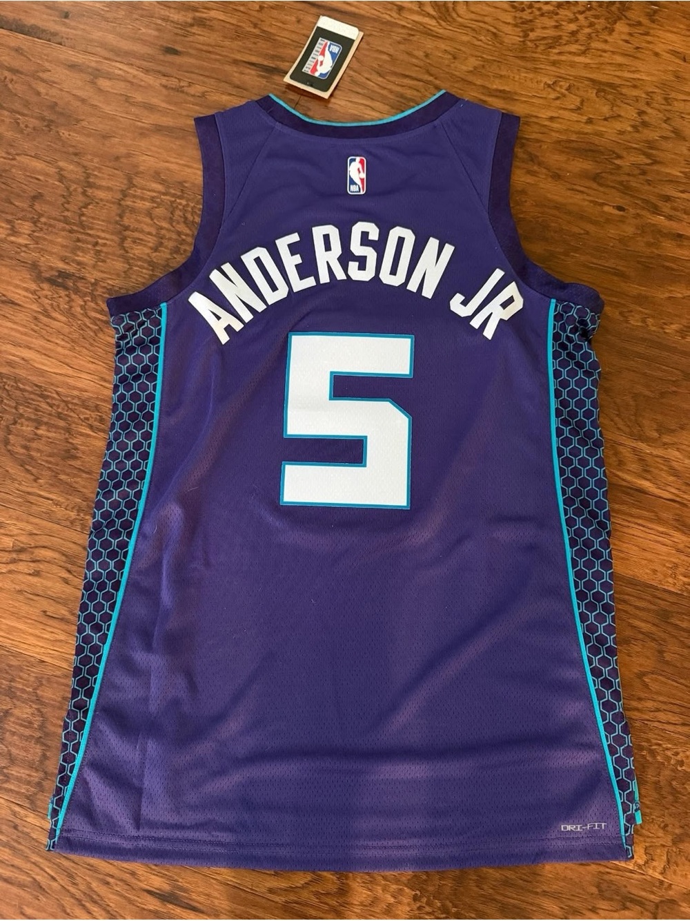 Men’s Medium. Hornets- Anderson Jr. Jersey